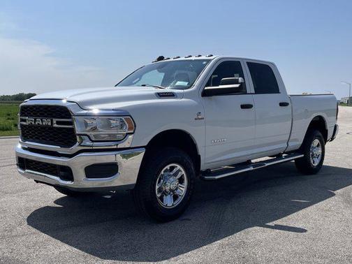 2022 RAM 3500 Tradesman Crew Cab 4x4 6'4' Box