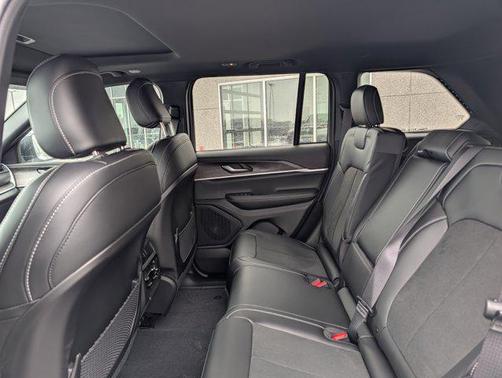 2026 Jeep Grand Cherokee Altitude