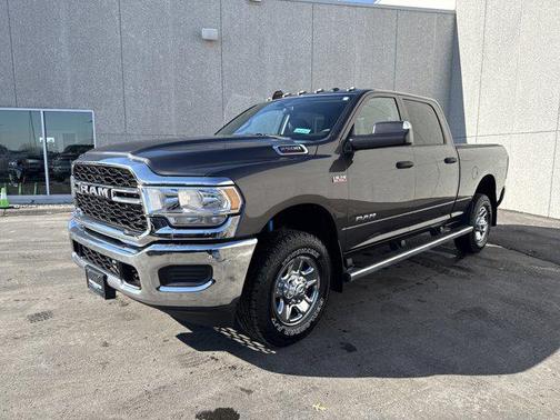 2020 RAM 2500 Tradesman Crew Cab 4X4 6'4' Box