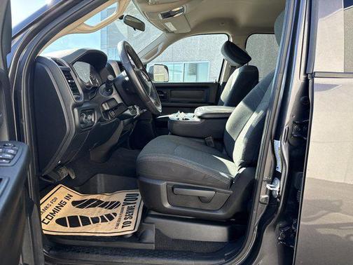 2020 RAM 2500 Tradesman Crew Cab 4X4 6'4' Box