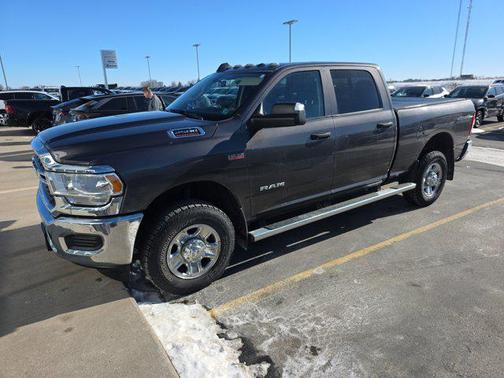 2020 RAM 2500 Tradesman Crew Cab 4X4 6'4' Box