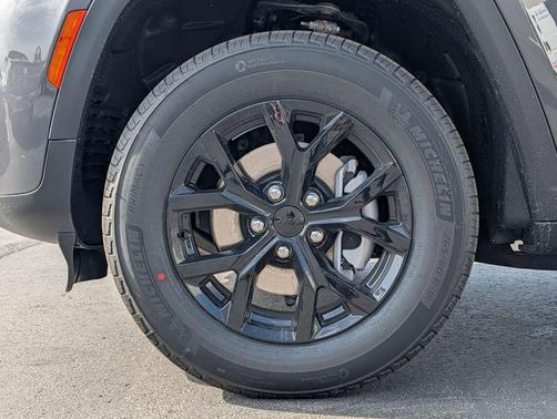 Baltic Gray Metallic Clearcoat 2026 Jeep Grand Cherokee Altitude