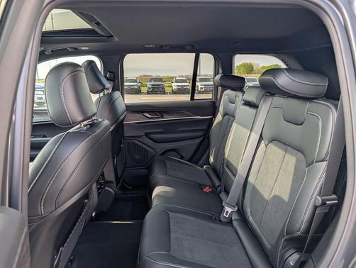 Baltic Gray Metallic Clearcoat 2026 Jeep Grand Cherokee Altitude