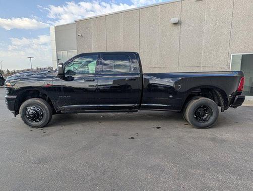 2026 RAM 3500 Laramie Crew Cab 4x4 8' Box