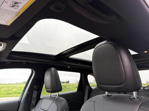 Hydro Blue Pearlcoat 2021 Jeep Cherokee Latitude Lux