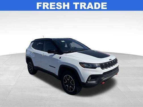 Bright White Clearcoat 2025 Jeep Compass Trailhawk