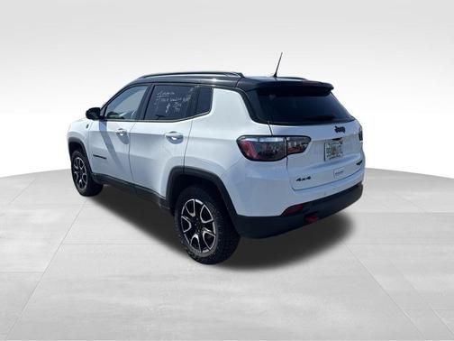 Bright White Clearcoat 2025 Jeep Compass Trailhawk