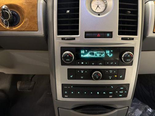 2009 Chrysler Town & Country Limited