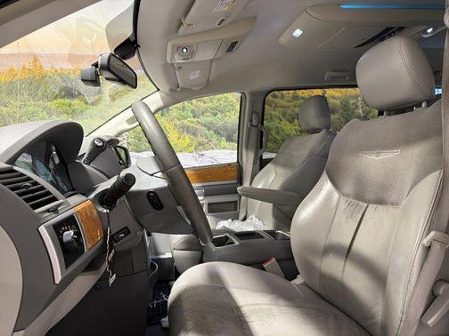 2009 Chrysler Town & Country Limited