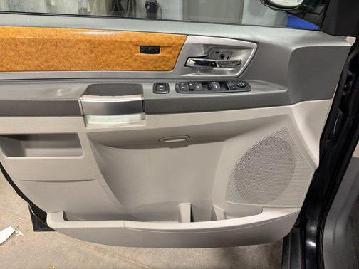2009 Chrysler Town & Country Limited