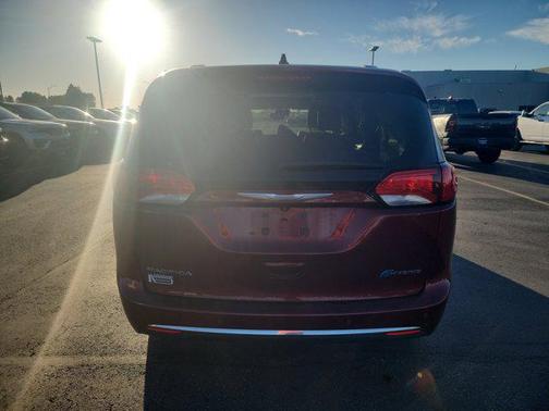 2017 Chrysler Pacifica Hybrid Platinum