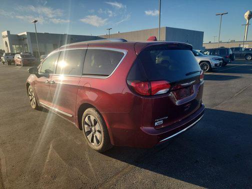 2017 Chrysler Pacifica Hybrid Platinum