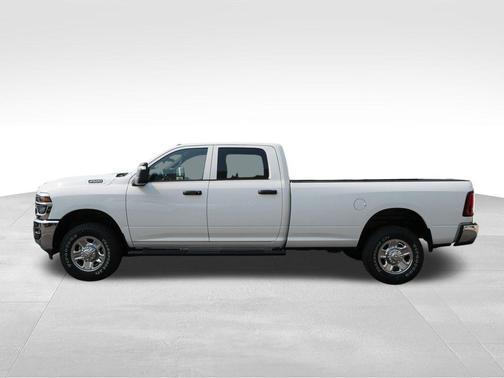 Bright White Clearcoat 2026 RAM 2500 Tradesman Crew Cab 4x4 8' Box