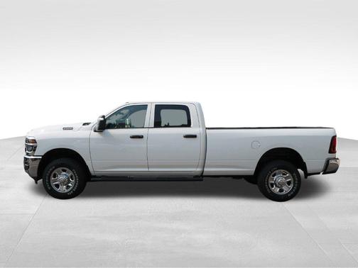 Bright White Clearcoat 2026 RAM 2500 Tradesman Crew Cab 4x4 8' Box