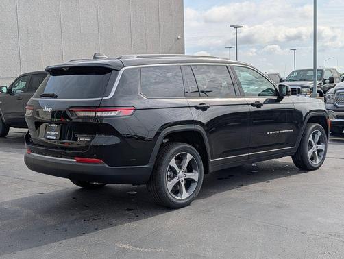 Diamond Black Crystal Pearlcoat 2026 Jeep Grand Cherokee L Limited