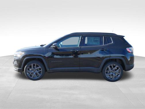 Diamond Black Crystal Pearlcoat 2026 Jeep Compass Limited