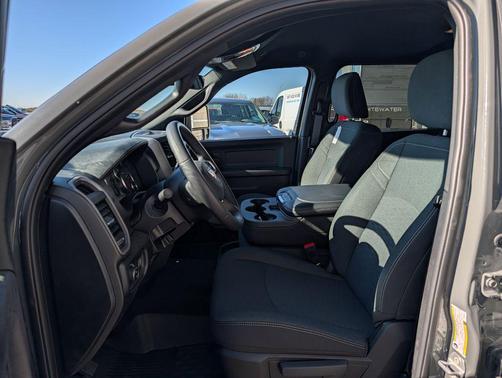 Ceramic Gray Clearcoat 2026 RAM 2500 Black Express Crew Cab 4x4 6'4' Box