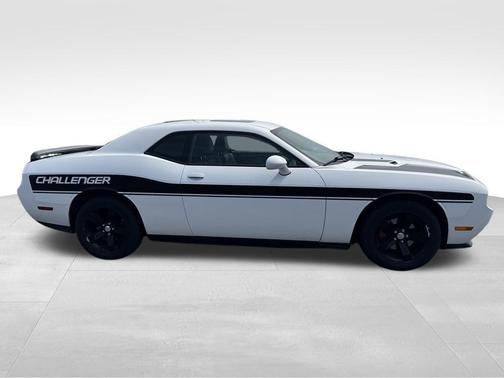 Bright White Clearcoat 2013 Dodge Challenger SXT