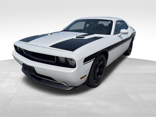 Bright White Clearcoat 2013 Dodge Challenger SXT