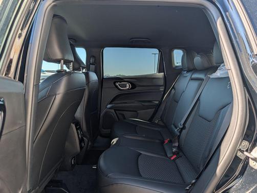 Diamond Black Crystal Pearlcoat 2026 Jeep Compass Latitude