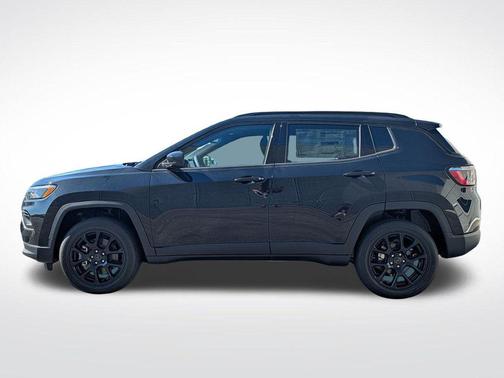 Diamond Black Crystal Pearlcoat 2026 Jeep Compass Latitude