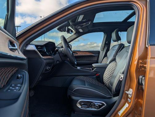 Copper Shino Metallic Clearcoat 2026 Jeep Grand Cherokee Summit