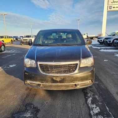 2016 Chrysler Town & Country S