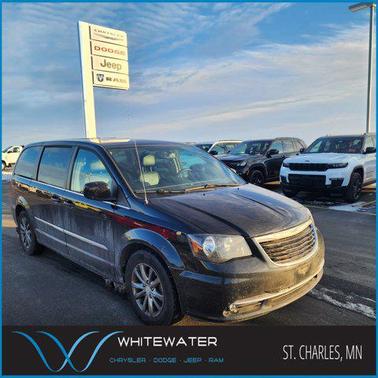 2016 Chrysler Town & Country S