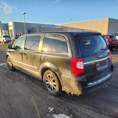 2016 Chrysler Town & Country S