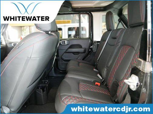 Black Clearcoat 2022 Jeep Wrangler Unlimited Sahara