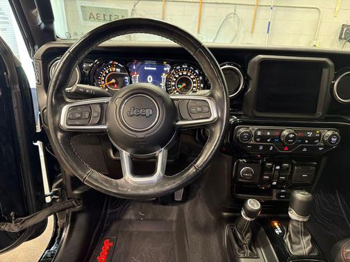 Black Clearcoat 2022 Jeep Wrangler Unlimited Sahara