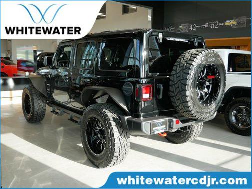 Black Clearcoat 2022 Jeep Wrangler Unlimited Sahara