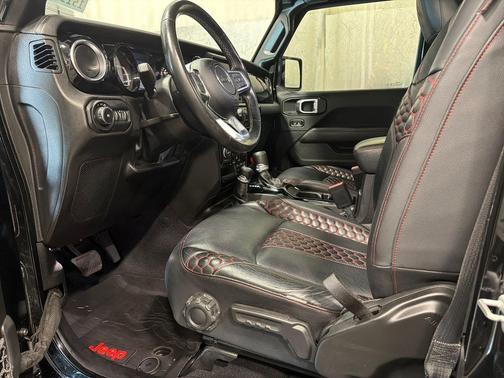 Black Clearcoat 2022 Jeep Wrangler Unlimited Sahara