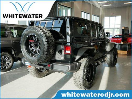 Black Clearcoat 2022 Jeep Wrangler Unlimited Sahara