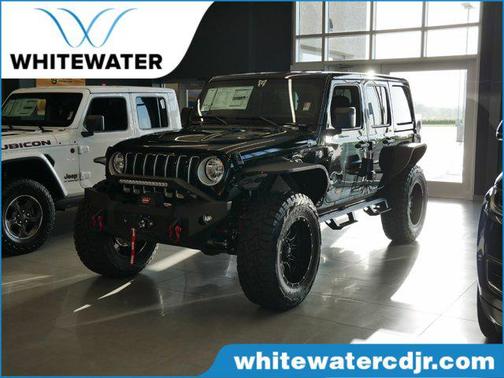 Black Clearcoat 2022 Jeep Wrangler Unlimited Sahara