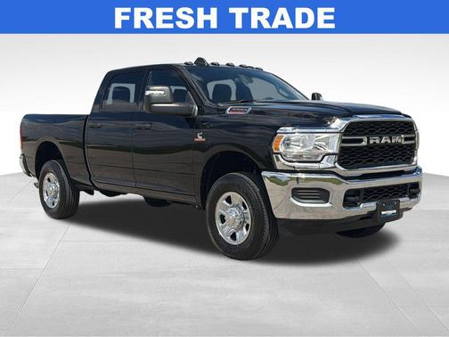 Diamond Black Crystal Pearlcoat 2024 RAM 3500 Tradesman Crew Cab 4x4 6'4' Box
