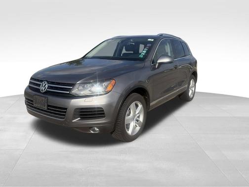 Cool Silver Metallic 2012 Volkswagen Touareg VR6 Lux