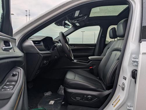 Bright White Clearcoat 2026 Jeep Grand Cherokee 85th Anniversary Edition