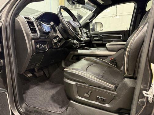 2022 RAM 2500 Laramie Crew Cab 4x4 6'4' Box