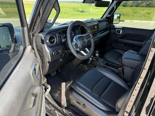 2024 Jeep Wrangler 4-Door Sahara 4x4