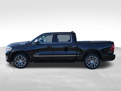 Diamond Black Crystal Pearlcoat 2026 RAM 1500 ST