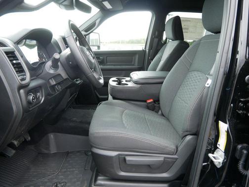 2026 RAM 3500 Tradesman Crew Cab 4x4 6'4' Box