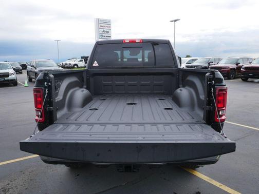 2026 RAM 3500 Tradesman Crew Cab 4x4 6'4' Box