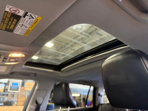 Midnight Black Metallic 2021 Toyota Highlander Hybrid XLE