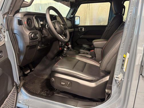 Anvil Clearcoat 2026 Jeep Gladiator Shadow Ops 4x4