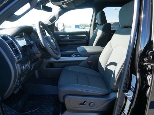 Diamond Black Crystal Pearlcoat 2026 RAM 1500 Big Horn/Lone Star