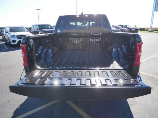 Diamond Black Crystal Pearlcoat 2026 RAM 1500 Big Horn/Lone Star