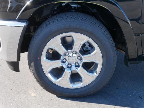 Diamond Black Crystal Pearlcoat 2026 RAM 1500 Big Horn/Lone Star