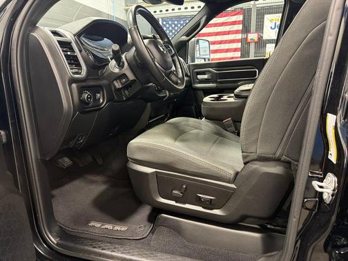 Diamond Black Crystal Pearlcoat 2024 RAM 2500 Big Horn Crew Cab 4x4 6'4' Box
