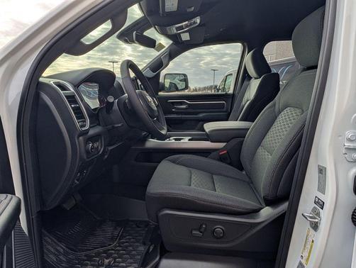 Bright White Clearcoat 2026 RAM 1500 Big Horn/Lone Star